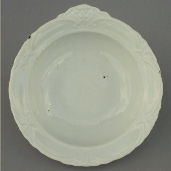 Buckauer Porzellanmanufaktur, Schale mit einer Handhabe um 1905, D0801-049-00