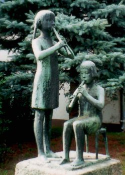 Dieter Borchhardt, Spielende Kinder 1966, 1968, 1973,  Bronze, Berlin u. Beetzendorf u. Magdeburg