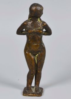Dieter Borchhardt, Mädchen mit Büstenhalter 1967, Bronze, Künstlerbesitz