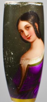 Mädchen mit Ohrzopf, Porzellanmalerei, Pfeifenkopf, D1784