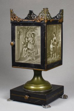1896 Tischlaterne mit Lithophanien