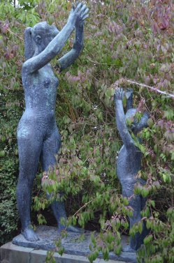 Dieter Borchhardt (geb. 1931), Ball spielende Kinder, Bronze Lauchhammer 1966, Zielitz