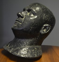 Dieter Borchhardt (geb. 1931), Büste „Thälmann“, Bronze Lauchhammer 1966, Zielitz-2