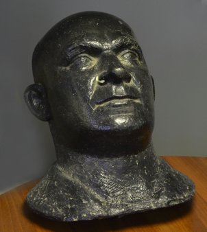 Dieter Borchhardt (geb. 1931), Büste „Thälmann“, Bronze Lauchhammer 1966, Zielitz-1