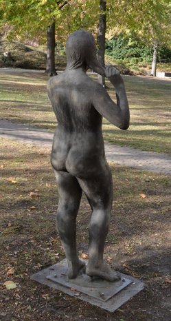 Frau mit Spiegel, Rücken