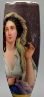 Junge Raucherin, Porzellanmalerei, Pfeifenkopf, D2191