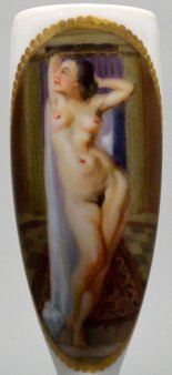 Rekelnder Frauenakt nach dem Bade, Porzellanmalerei, Pfeifenkopf, D2203