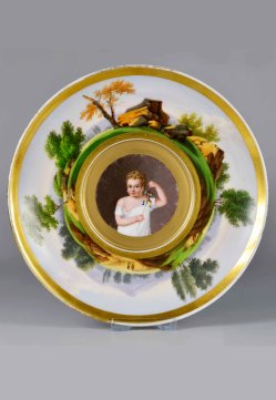 Kind mit Hampelmann, Porzellanmalerei, Untertasse, D2382b