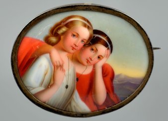 Porzellanbrosche, queroval, Freundinnen, D2527