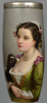 Mädchen mit Hund am Dekolleté, Porzellanmalerei, Pfeifenkopf, D2625