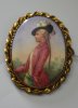 Porzellanbrosche, hochoval, Malerei Rokoko-Dame mit Zopf, D2576