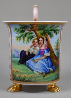 Franz Xaver Winterhalter (1805 – 1873), Bruder und Schwester, Porzellanmalerei, Tatzenfußtasse, D1174