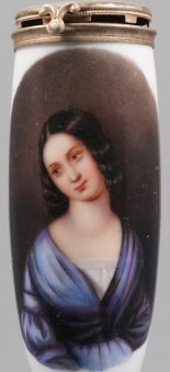 Mädchen mit traurigem Blick, Porzellanmalerei, Pfeifenkopf, D1301