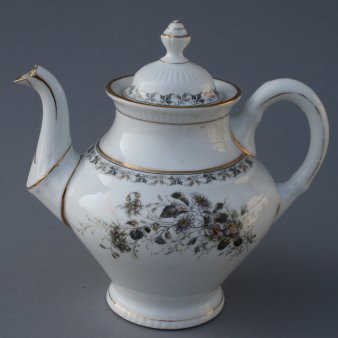 Buckauer Porzellanmanufaktur, Teekanne um 1885, D0688-158-10